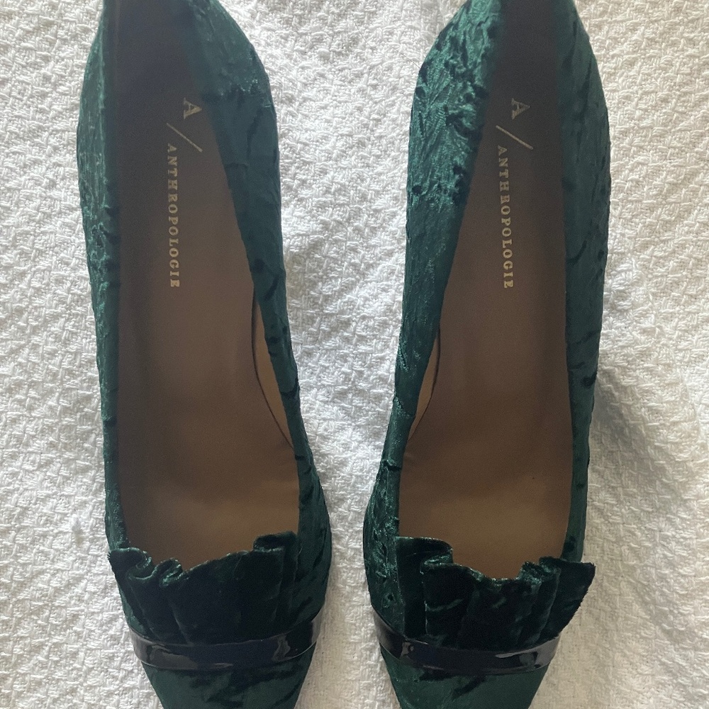 Anthropologie Ruffled Kitten Heels, blue motif, size 39